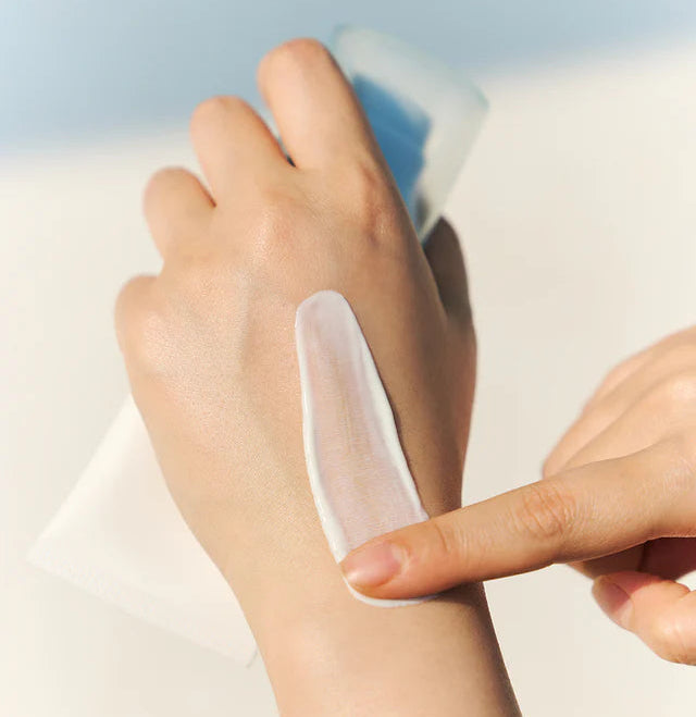 SKIN 1004 HYALU-CICA WATER-FIT SUN SERUM SPF50+ PA++++ [US, Japan, Germany, India, UK, Uae, France, Italy, Brazil, Canada, Russia, South Africa, Australia, Kuwait, Mexico, Indonesia, Netherlands, Saudi Arabia, UKRAIN, Finland, POLAND, Singapore, Malaysia ]