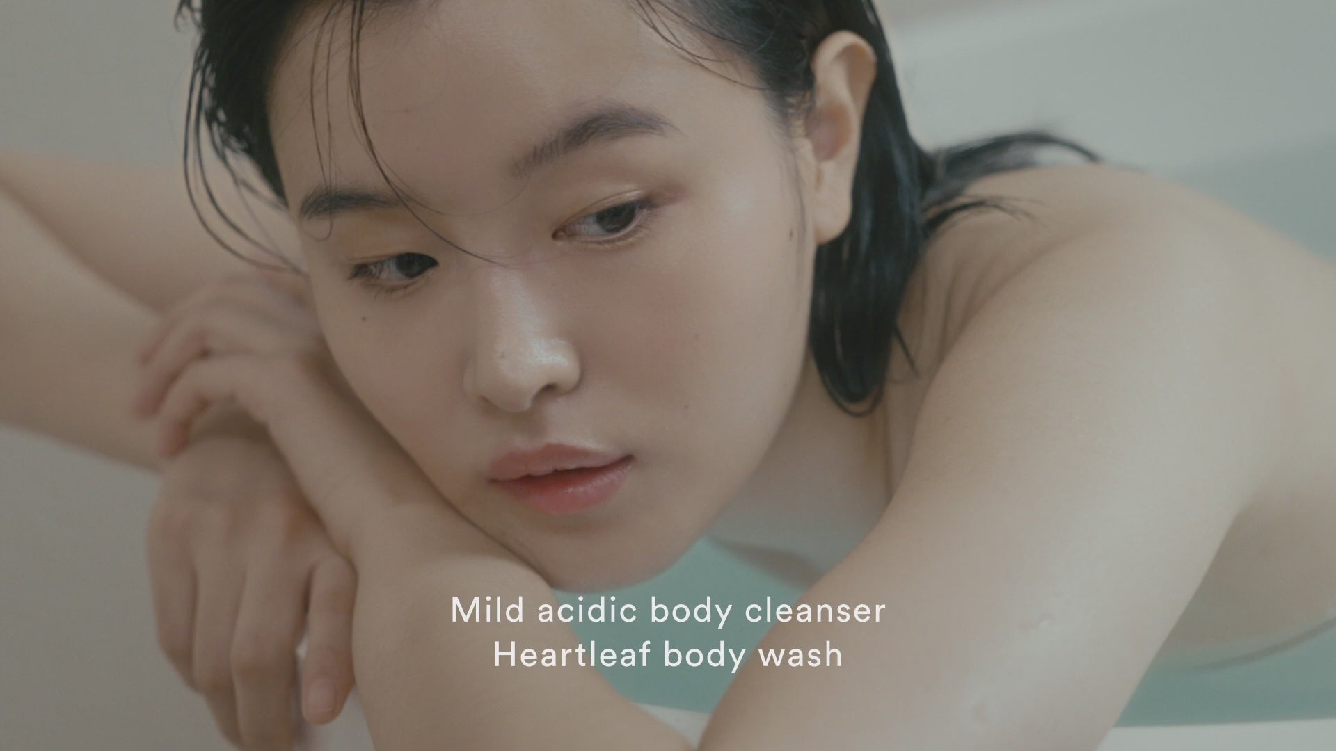 Cargar vídeo: Abib Mild acidic body cleanser Heartleaf body wash 470ml